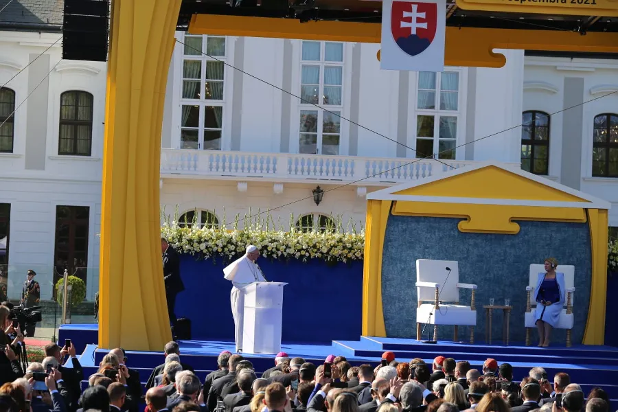 Pope Francis meets with authorities, civil society, and the diplomatic corps in the garden of the Presidential Palace in Bratislava, Slovakia, Sept. 13, 2021.?w=200&h=150